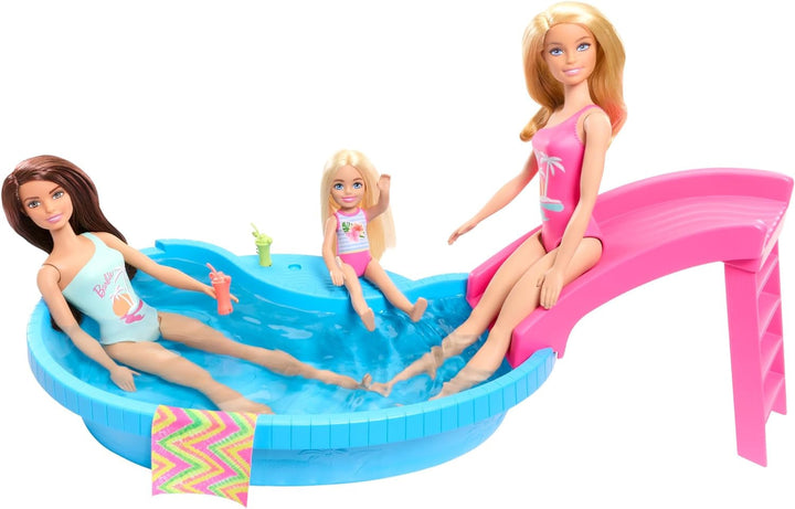 Păpușă Barbie și accesorii - piscină cu tobogan și accesorii pentru ore de distracție la soare, costum de baie roz cu design tropical, pentru copii de la 3 ani, HRJ74 Casute de papusi Naty Shop