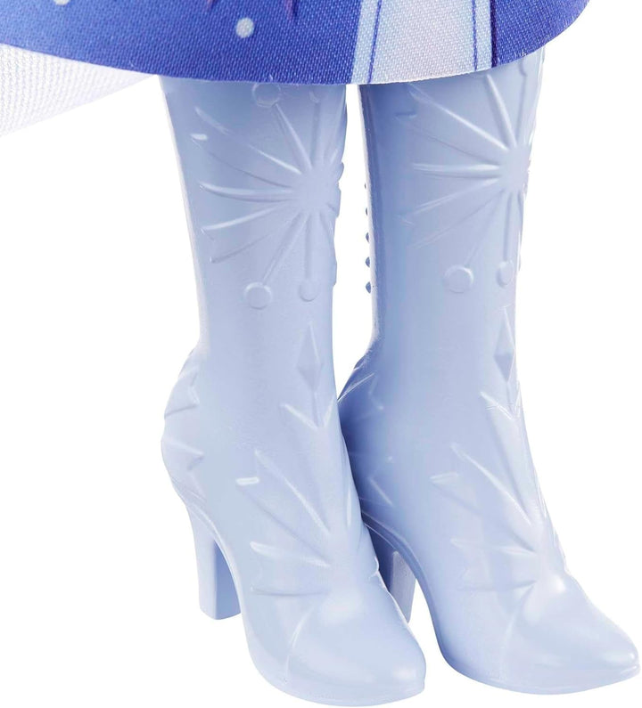 Mattel Disney Prințesa Elsa păpușă, Regina de gheață păpușă în costum de călătorie, păr blond pieptănat, mobil, fustă extensibilă și cizme, cadouri Disney, jucării de la 3 ani, HLW48 Papusi Naty Shop