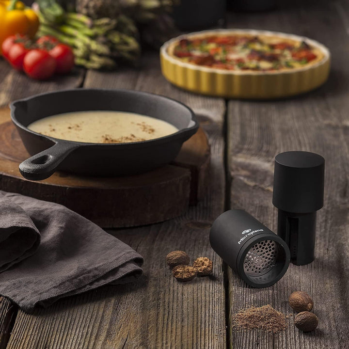 Microplane Spice Grinder negru pentru nucșoară, scorțișoară, boabe Tonka, piper lung și alte condimente uscate Rasnite si Feliatoare Naty Shop
