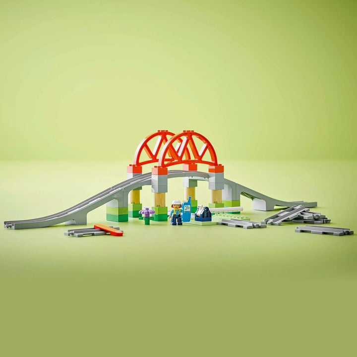 LEGO DUPLO Town Pod de cale ferată și șine - Set de expansiune, cadou pentru copii începând cu 2 ani, set pentru construcție și reconstrucție, set de dezvoltare pentru preșcolari, jucărie educațională 10426 Seturi de constructie Besuche den LEGO-Store