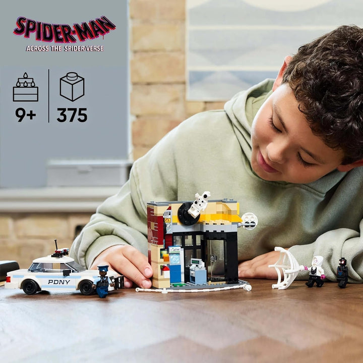 LEGO Marvel Spider-Verse: Miles Morales Vs. Spot - Set de joacă pentru supereroi cu mașină de jucărie - 4 minifigurine și mini-market - Cadou pentru băieți și fete cu vârsta de 9+ 76311 Seturi de constructie Besuche den LEGO-Store