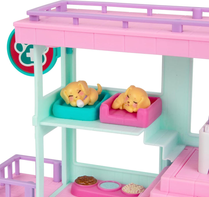Little Live Pets Mama Surprise Families Baby Clinic Playset, 3 cățeluși Retriever incluși, Magic, Playset cu două fețe (27,8 cm lățime, 23,8 cm înălțime). Hrănire, îmbăiere și joacă, cadou pentru copii Action figures Naty Shop