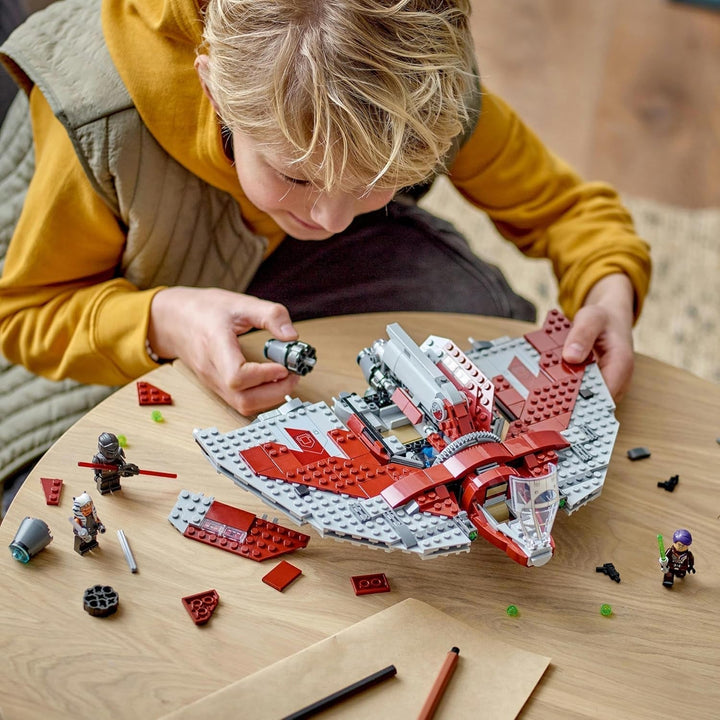 LEGO Star Wars Ahsoka Tano's T-6 Jedi Shuttle Set, Jucărie navă spațială construibilă cu 4 minifigurine, inclusiv Sabine Wren și Marrok cu săbii laser, cadou pentru fanii seriei Ahsoka 75362 Seturi de constructie Besuche den LEGO-Store