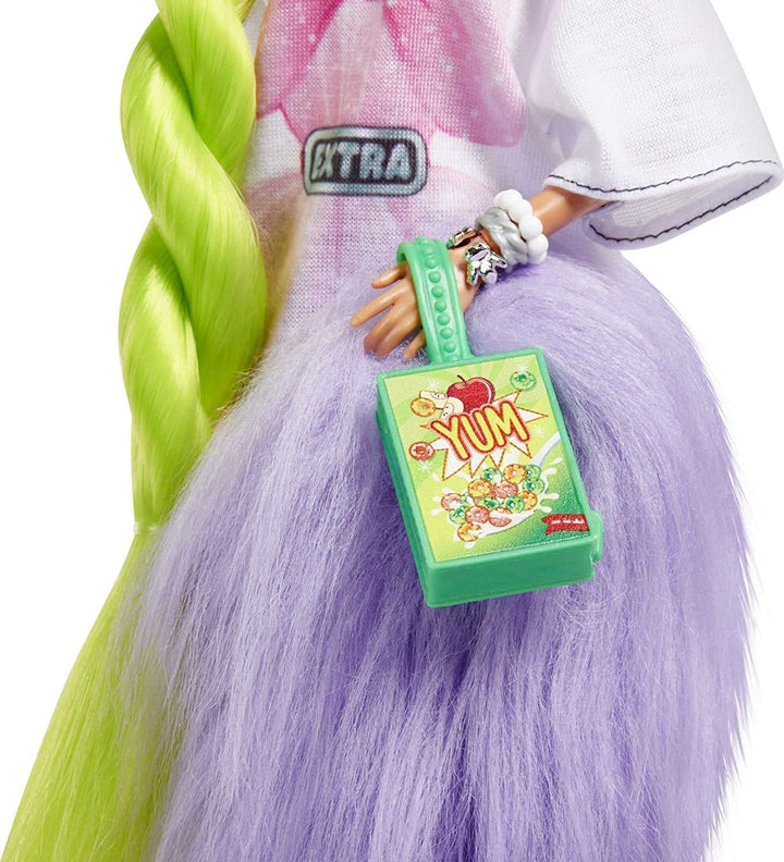 Barbie HDJ44 - Păpușă extra #11 în tricou supradimensionat și jambiere cu papagal de companie, păr verde neon extra lung și accesorii, articulații flexibile, cadou jucărie pentru copii cu vârsta de peste 3 ani Papusi Naty Shop