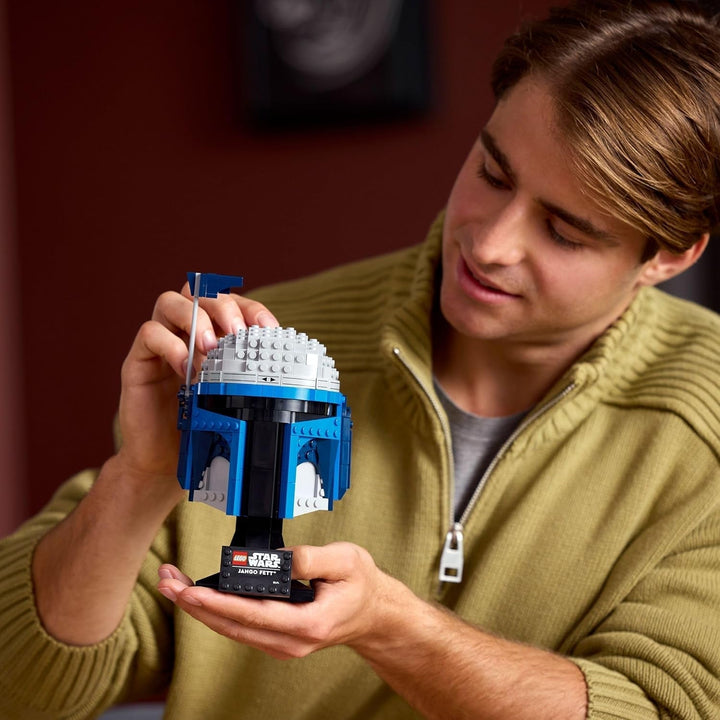 LEGO Star Wars 75408 Jango Fett Helmet - Set de construcție Mandalorian pentru adulți - Model cu suport, plăcuță de identificare și antenă reglabilă - Cadou pentru fanii Atacului clonelor Seturi de constructie Besuche den LEGO-Store