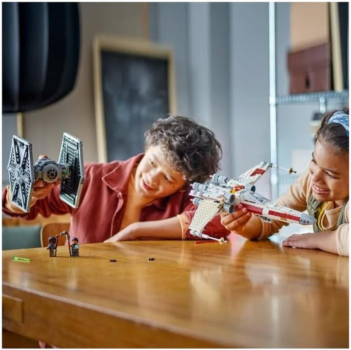 LEGO Star Wars TIE Fighter & X-Wing Mashup, jucărie construibilă Starfighter, idee de cadou pentru copii, nave stelare personalizabile, cadou pentru băieți, fete și toți fanii 75393 Seturi de constructie Besuche den LEGO-Store