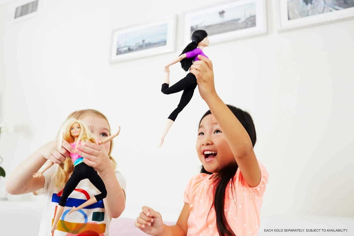 Barbie Made to Move - articulații mobile pentru poziții și mișcări realiste, ținută sportivă și păr lung blond, ideală pentru jocuri de rol și creativitate, vârsta 3+, DHL82 Papusi Naty Shop