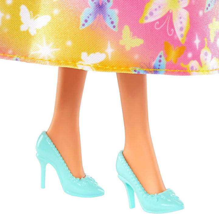 Păpușă Barbie Royal cu păr fantezist cu șuvițe colorate, accesorii colorate, top galben cu gradient și fustă cu model fluture, HRR09 Papusi Naty Shop