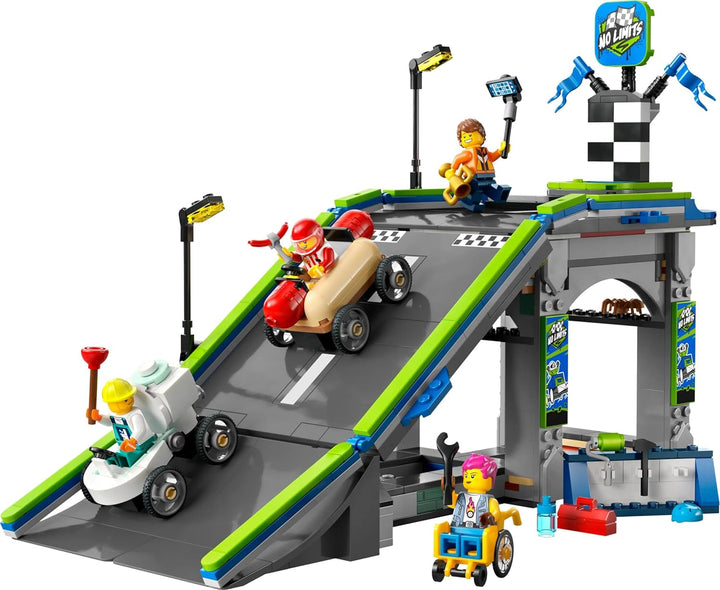 LEGO City No Limits: Soapbox Race With Ramp - Jucărie de construit pentru băieți și fete de la 6 ani - Set cu 2 cutii de săpun și 4 minifigurine Racer - Idee de cadou pentru copii 60460 Seturi de constructie Besuche den LEGO-Store