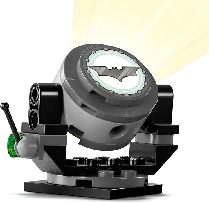 LEGO DC Batman: Batman Tumbler Vs. Two-Face & Joker - Jucărie de supererou cu Batmobile Car - Playset cu minifigurine - Cadou pentru băieți și fete de la 8 ani 76303 Seturi de constructie Besuche den LEGO-Store