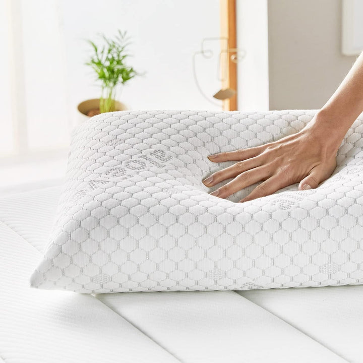 Pikolin Home - Pernă viscoelastică cu tratament cu Aloe Vera și fermitate medie, cu fire argintii și husă dublă, care oferă relaxare și confort. Perne standard Naty Shop