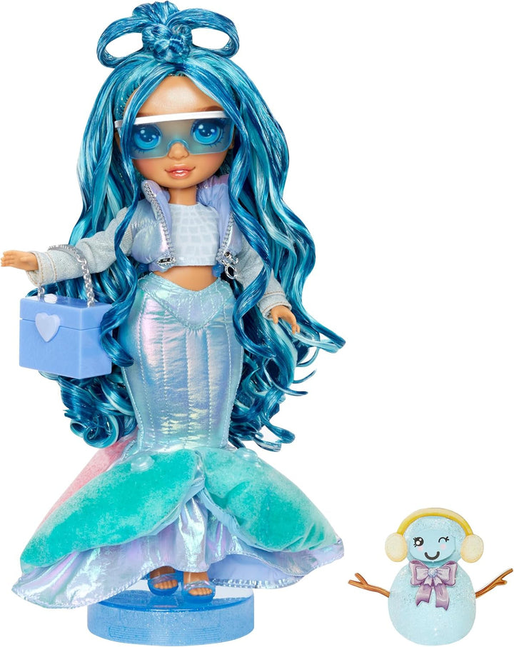 Rainbow High Winter Wonderland - Skyler (albastru) - păpușă de modă de 28 cm, cu zăpadă magică ascunsă care se acumulează cu apă, cu set de om de zăpadă, potrivită pentru copii de la 4-12 ani și colecționari Papusi Naty Shop