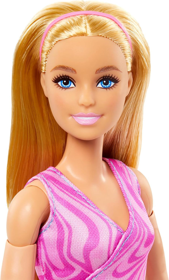 Păpușă Barbie Made-To-Move Fashion cu păr blond, top sport roz detașabil și pantaloni yoga albaștri, 22 de articulații mobile", HRH27, [Multicolor] Papusi Naty Shop