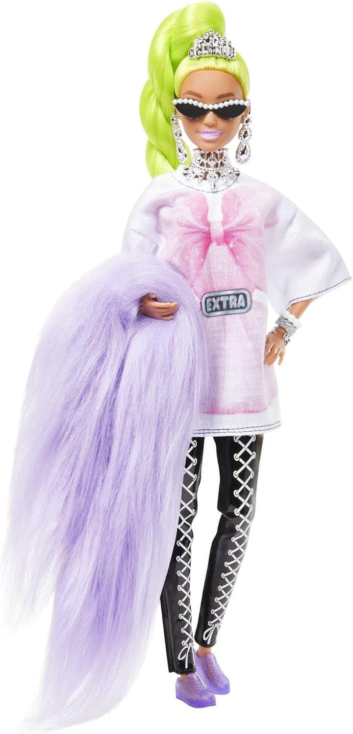 Barbie HDJ44 - Păpușă extra #11 în tricou supradimensionat și jambiere cu papagal de companie, păr verde neon extra lung și accesorii, articulații flexibile, cadou jucărie pentru copii cu vârsta de peste 3 ani Papusi Naty Shop