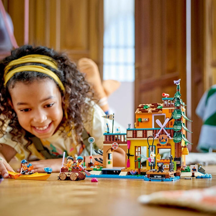 LEGO Friends Tabără de aventură cu caiac, jucărie de construcție pentru jocuri de rol, idee de cadou pentru fete și băieți de la 7 ani, set cu 3 figurine și un urs, jucărie de camping 42626 Seturi de constructie Besuche den LEGO-Store