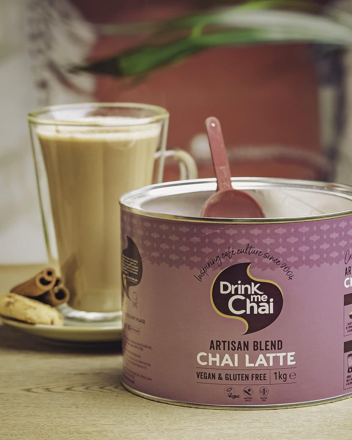 Drink Me Chai Artisan Blend Chai Latte 1 kg (pachet de 1), doar adaugă lapte, pudră vegană și fără gluten pentru chai latte (50 de porții în total)